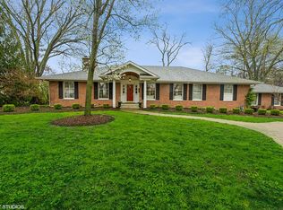 585 Elm Rd, Barrington, IL 60010