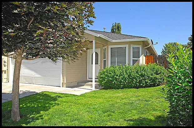 3166 Forest Hills Dr APT A photo 1