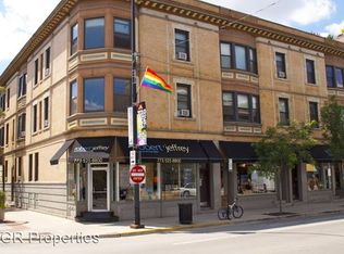 3434 N Halsted St, Chicago, IL 60657