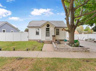 626 E Madison St, Washington, IA 52353