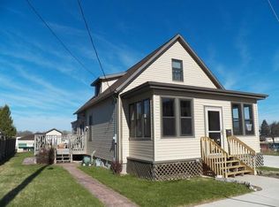 912 S 25th St, Manitowoc, WI 54220