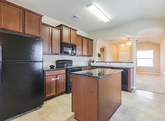 2nd image of 206 McCoy Ln
