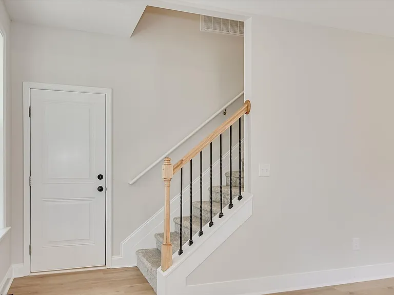 410 Williams St — Photo 23