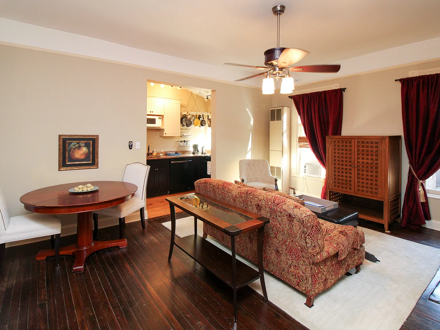 147 E Chestnut St — Photo 3