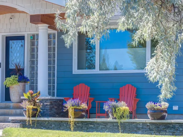 9728 141st St NW, Edmonton, AB T5N 2M7