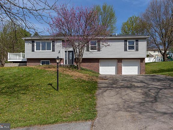 2nd image of 108 Melanie Ln