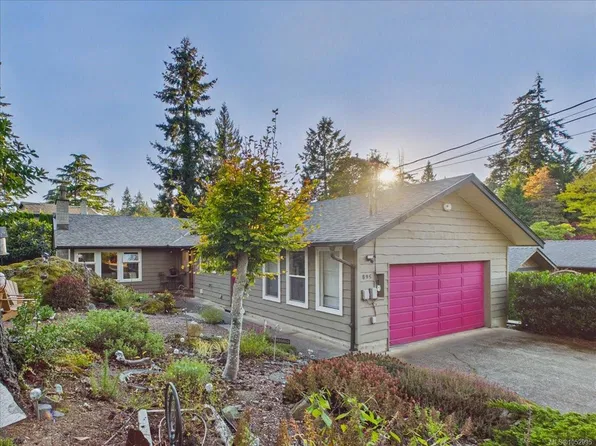 895 Brentwood Hts, Central Saanich, BC V8M 1A8