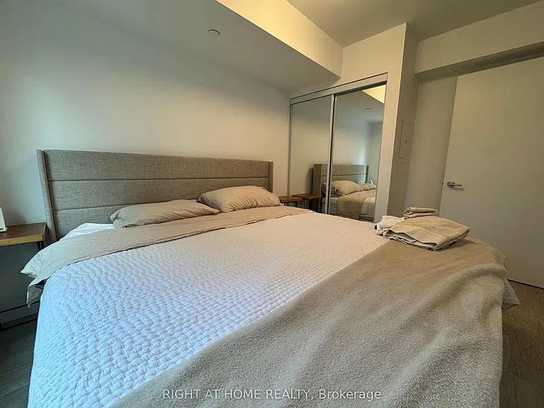 3 Strathgowan Ave #318 — Photo 17