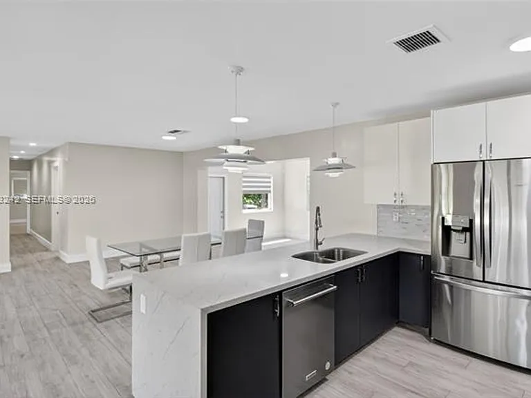 6090 SW 63rd Ave #0 — Photo 8