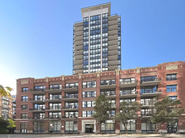 210 S Desplaines St APT 710, Chicago, IL 60661