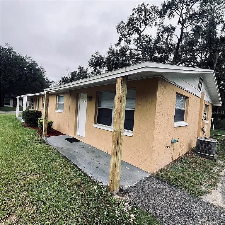 2 bed, 1.0 bath, 702 sqft, $1,400 — Photo 2