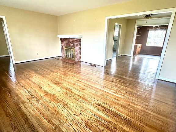 4th image of 217 E Vineland Rd