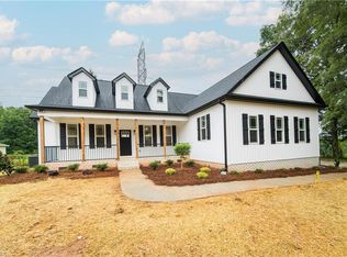 907 Sportsmans Dr, Winston Salem, NC 27101