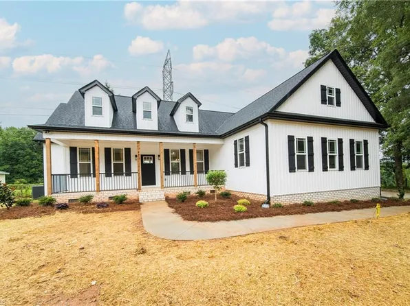 907 Sportsmans Dr, Winston Salem, NC 27101