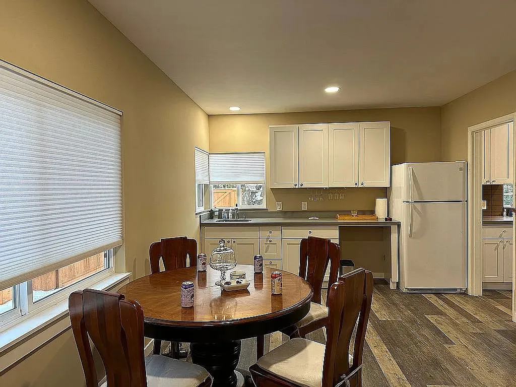 2 bed, 1060 sqft, $3,400 — Photo 3