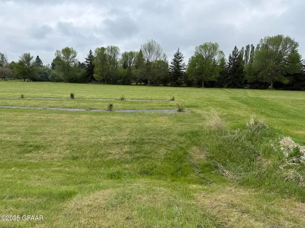 729 Ashley Ln NE, Grand Forks, ND 58203