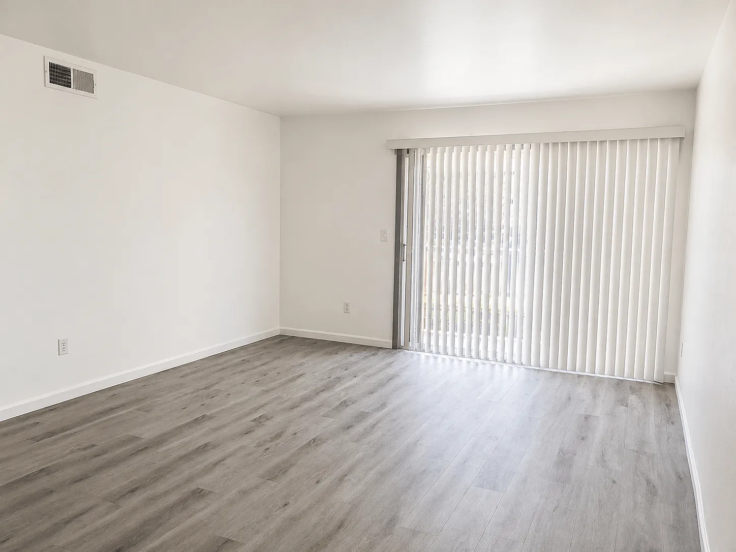 16942 Lilac Lane — Photo 4