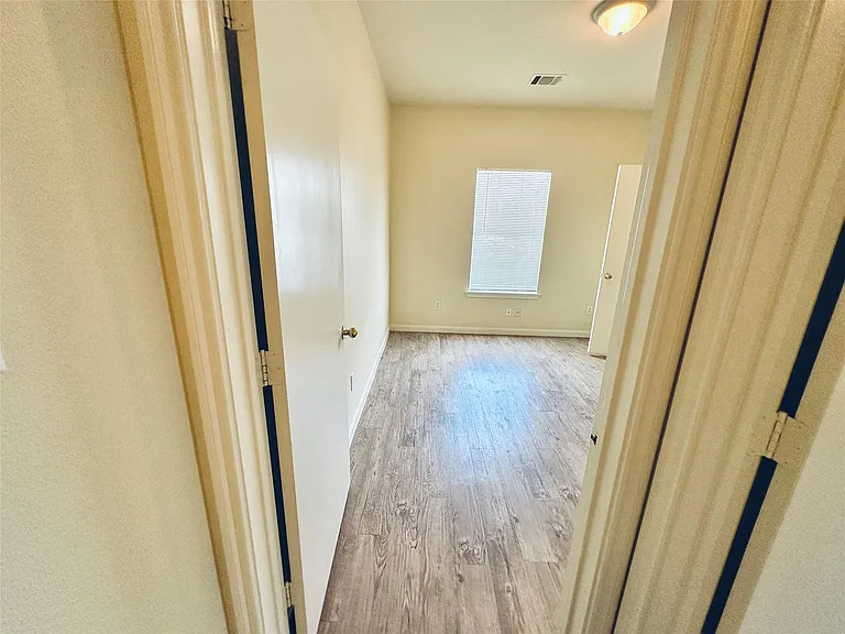 2873 Southampton Way #B — Photo 36