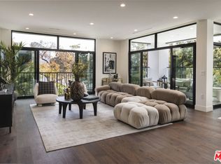 425 N Palm Dr #204, Beverly Hills, CA 90210