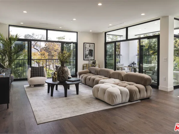 425 N Palm Dr #404, Beverly Hills, CA 90210