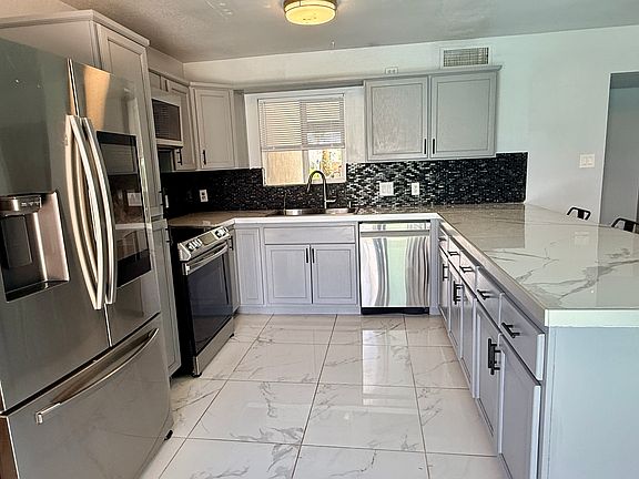 5th image of 1418 E Kuns Ct