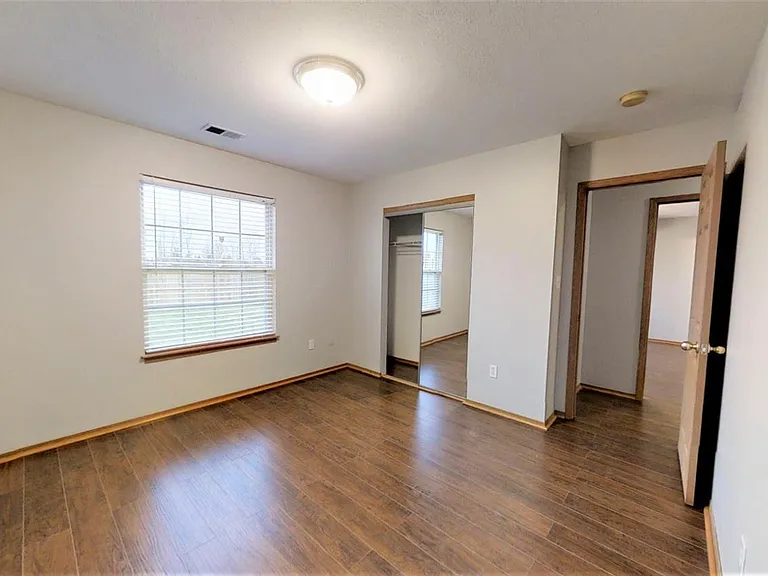 1945 W 86th Ln — Photo 11