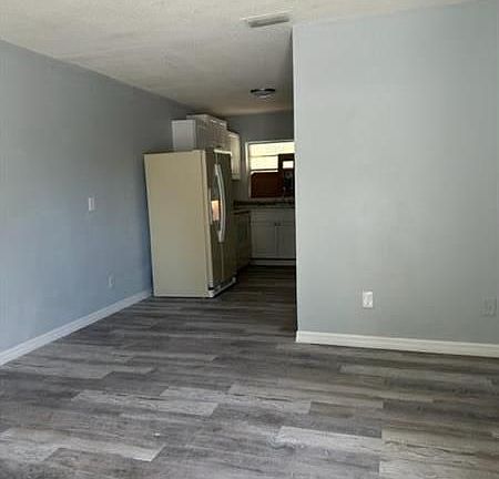 2nd image of 5006 Sanibel Ave #B