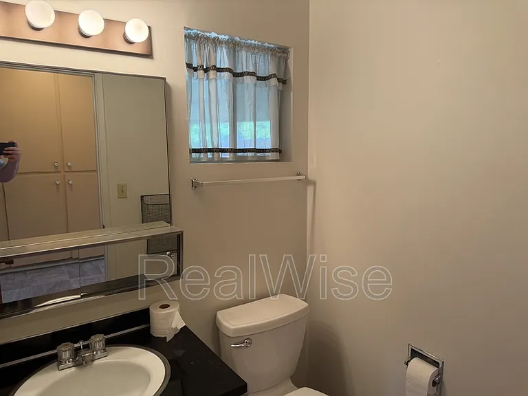 710 NW Midland Ave — Photo 32