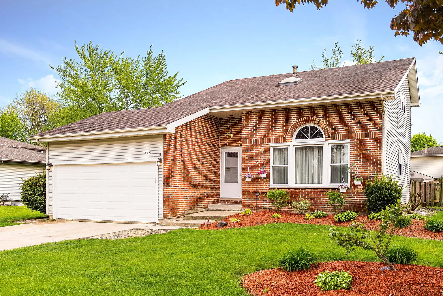 830 River Dr photo 1