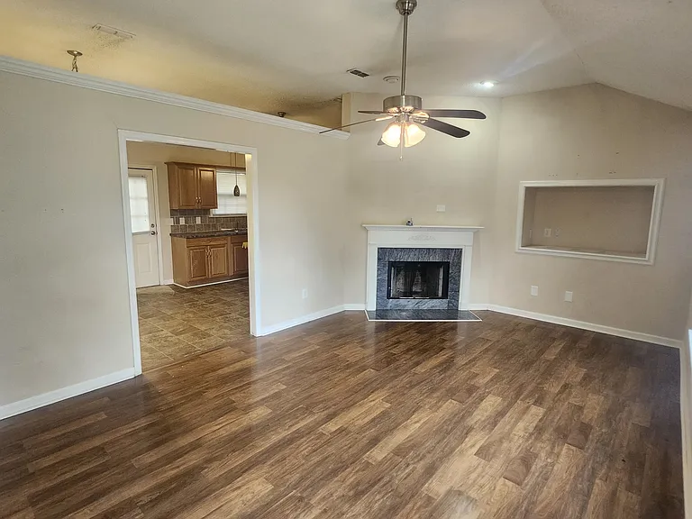 109 Drennan Ln — Photo 6