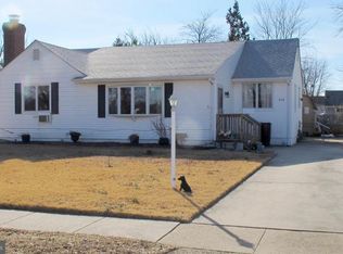 636 River Dr, Riverside, NJ 08075