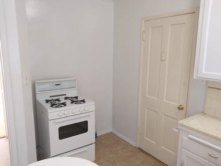 1419 N Laurel Ave — Photo 9