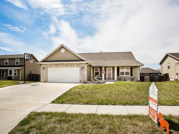 914 Hickory Ln, Junction City, KS 66441