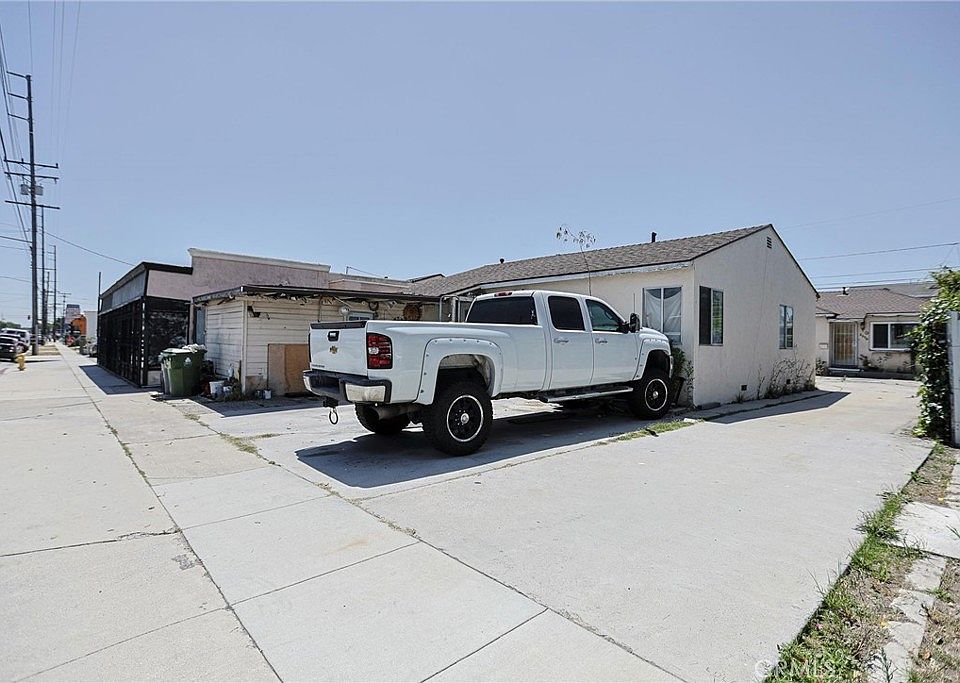 1st image of 2322 Marine Ave