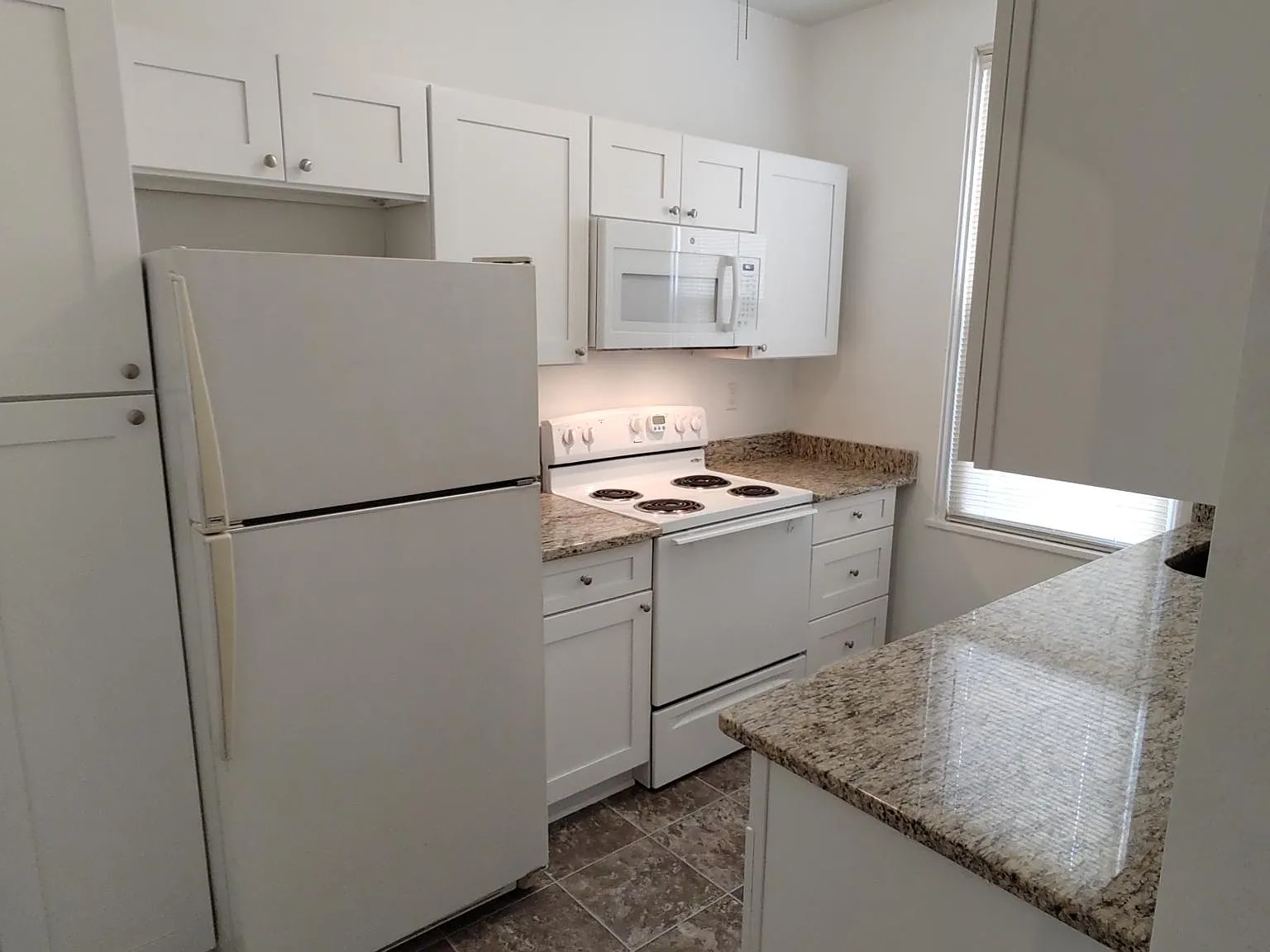 341 Boggs Ave — Photo 1