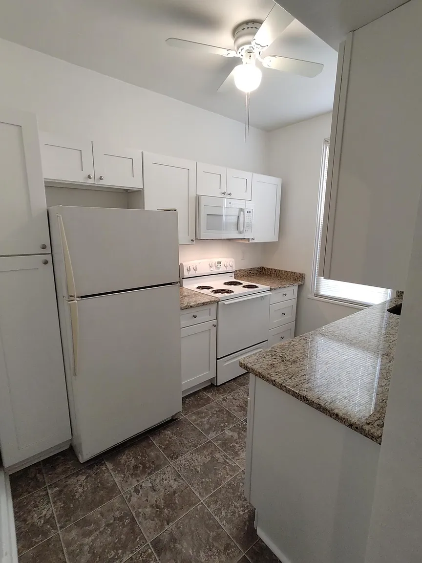 341 Boggs Ave photo 1