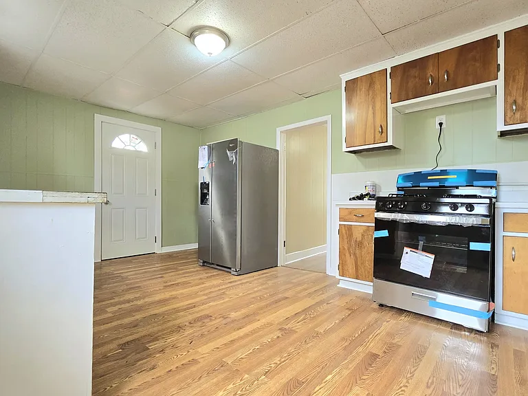 804 Broad St #A — Photo 7