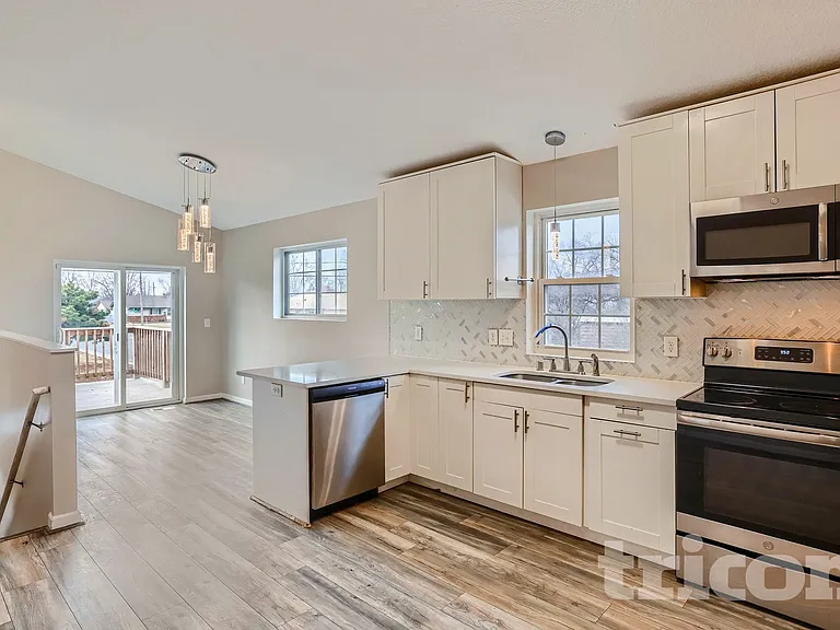 100 E Spruce St — Photo 10