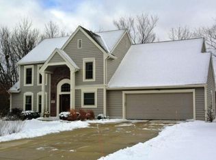 2220 S Foxglove Ct, New Berlin, WI 53151