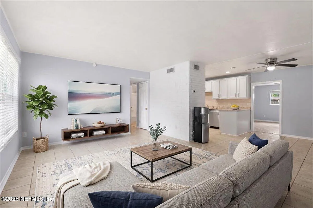 4 bed, 2.0 bath, 1544 sqft, $2,395 — Photo 3