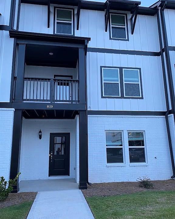 1st image of 819 Mackay Crk