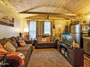 272 Ernie Hurst Rd, Deer Lodge, TN 37726