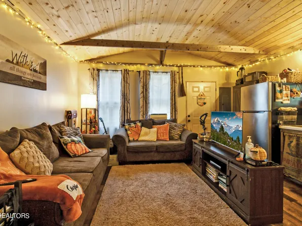 272 Ernie Hurst Rd, Deer Lodge, TN 37726