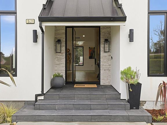 4th image of 588 Craig Rd