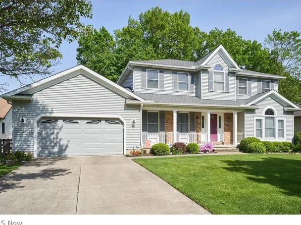 8777 Oak Leaf Dr, Strongsville, OH 44136