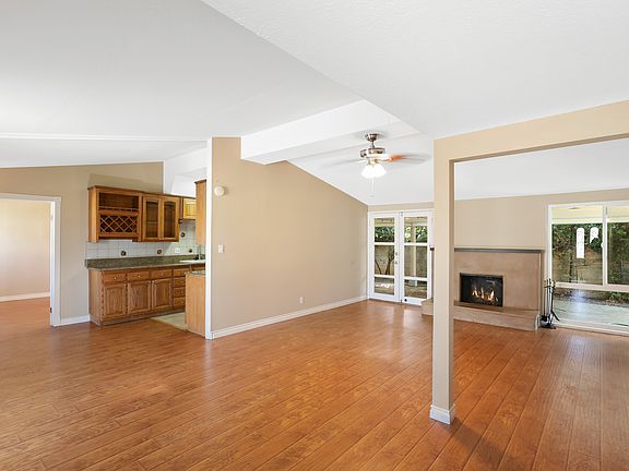 5th image of 526 N Emerald Dr