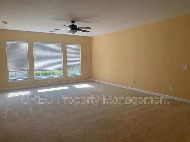 1415 Belcourt Ln — Photo 6