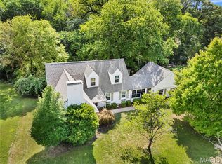 211 Country Club Ln, Belleville, IL 62223