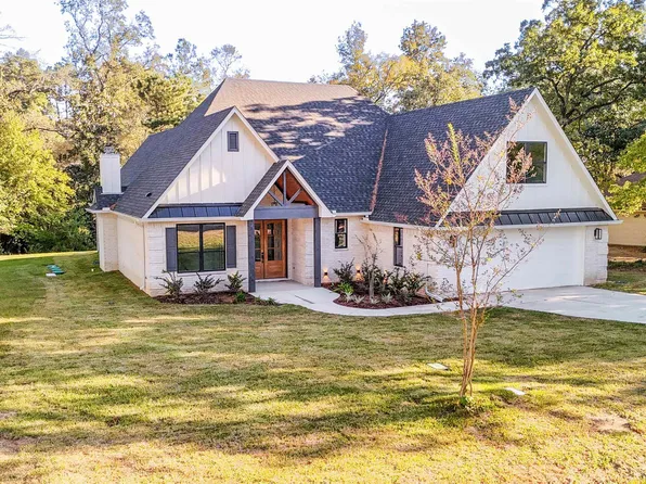 221 Brookside Dr, Lindale, TX 75771