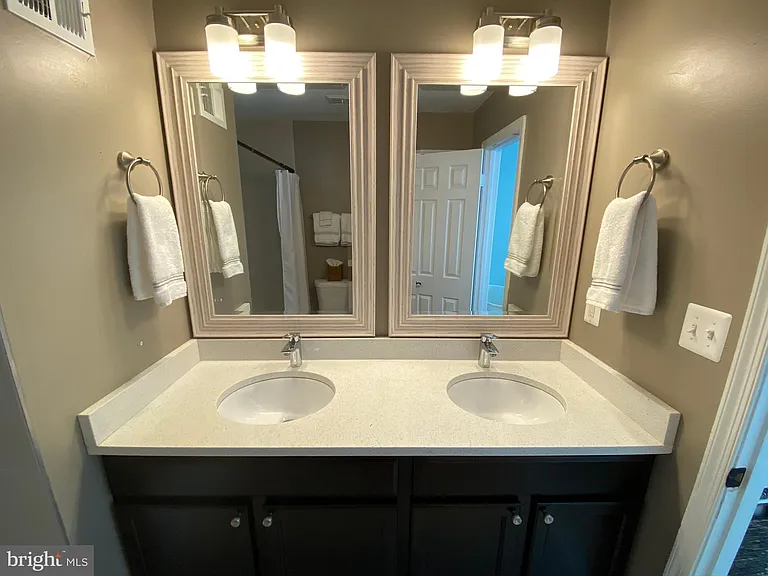 216 Gretna Green Ct — Photo 16